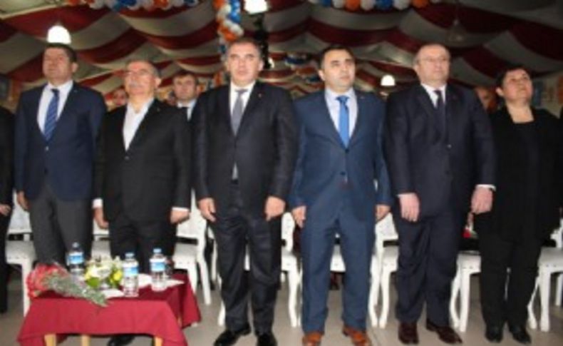 AK Parti Bayraklı Kongresinde Bakan Yılmaz’dan seçmene çağrı